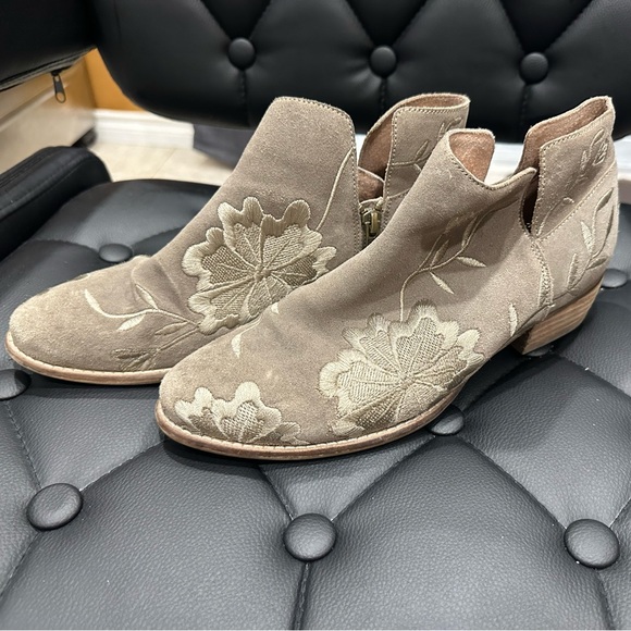 Seychelles booties in size 8.5 - Picture 2 of 6